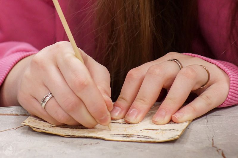 Секреты берестяных грамот с роботом Серёжей