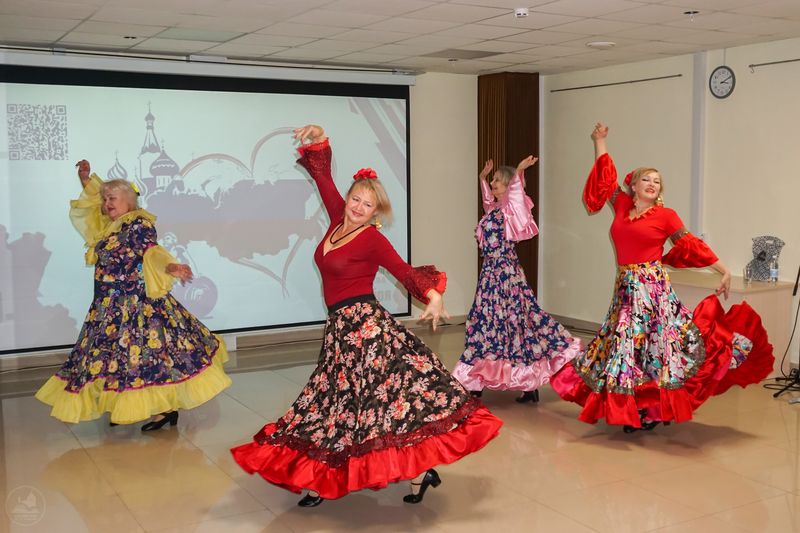 Любительский коллектив испанского танца под руководством Татьяны Васильевой