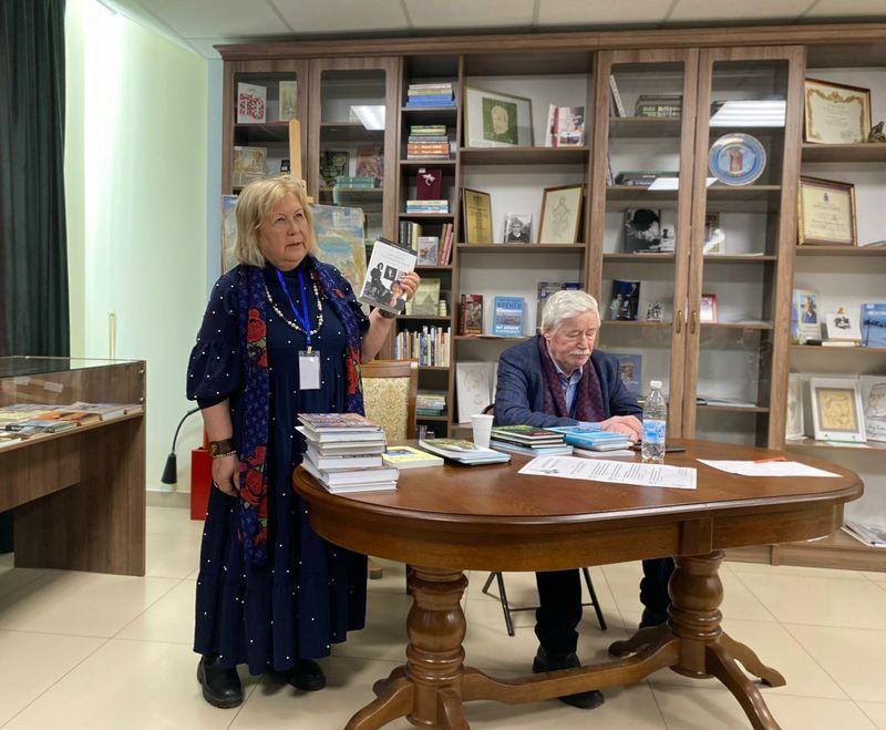 Творческая встреча с писателем Павлом Кренёвым