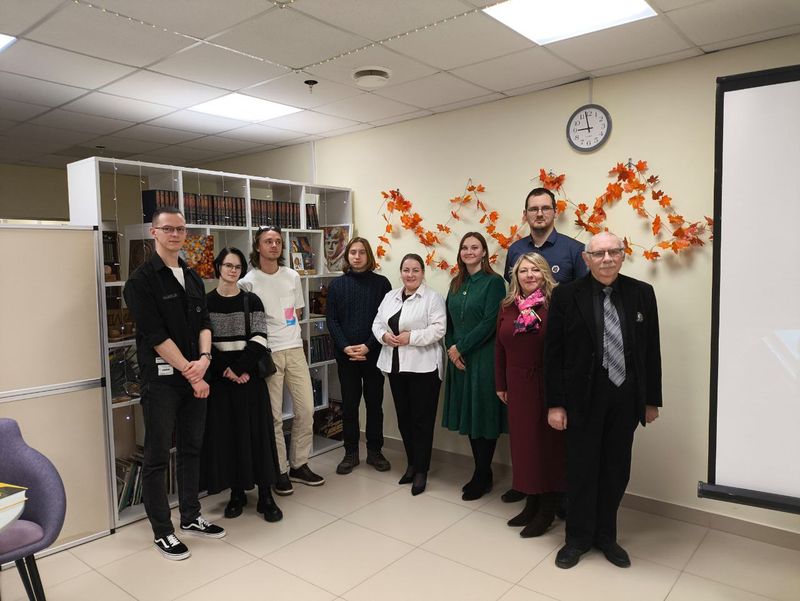 Участники творческого вечера "Послушайте"