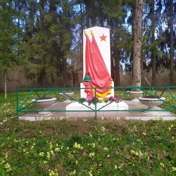 pamyatnik na territorii d. iskra